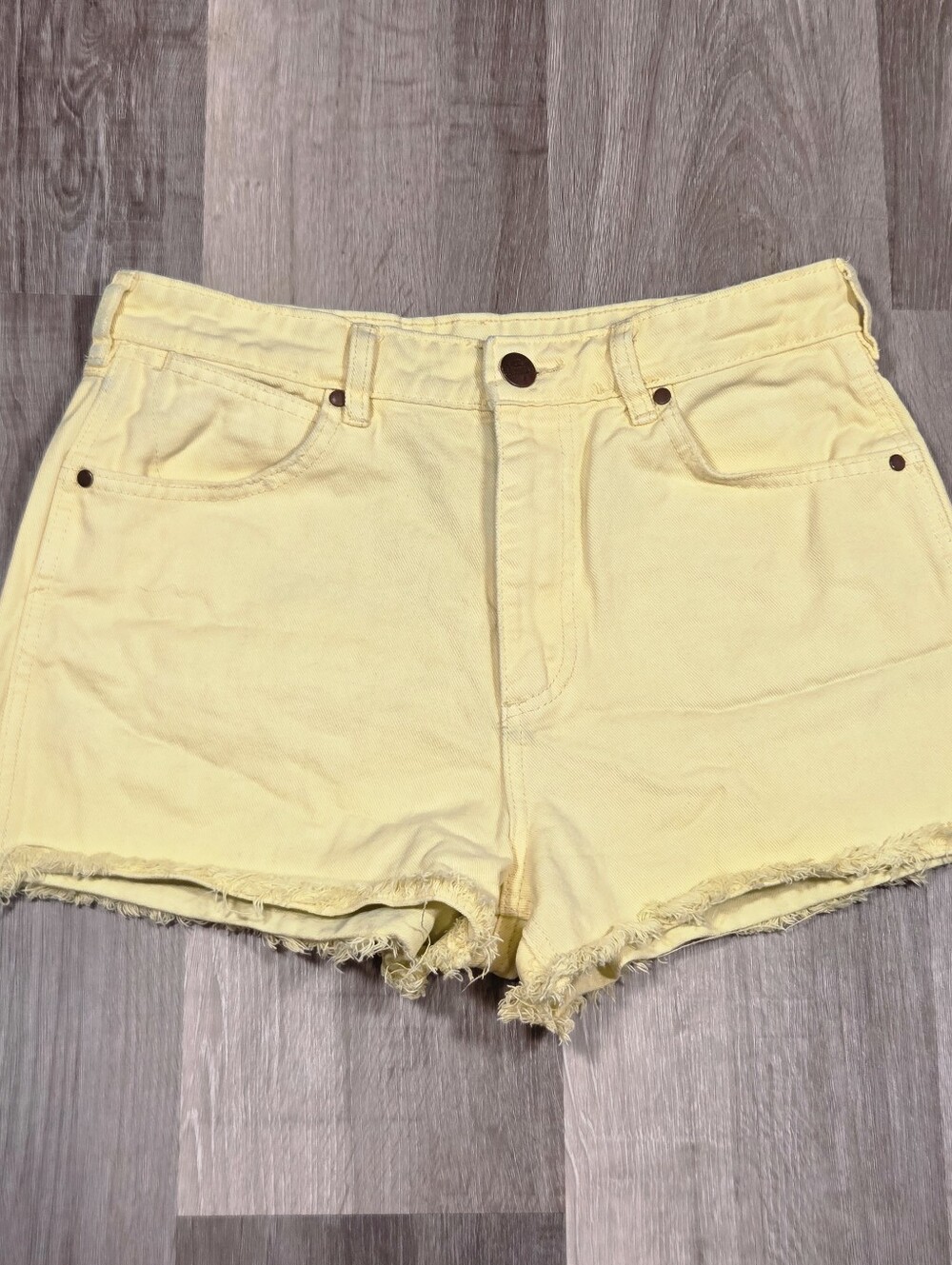 Wrangler x Billabong Eco Showdown Cutoff Denim High Rise Shorts Yellow Size 29